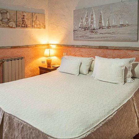 Sa Domu Sarda Suites - Bed & Breakfast Porto Columbu - Perd'E Sali Buitenkant foto