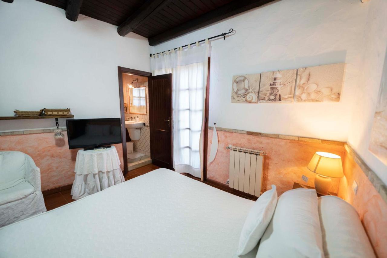 Sa Domu Sarda Suites - Bed & Breakfast Porto Columbu - Perd'E Sali Buitenkant foto