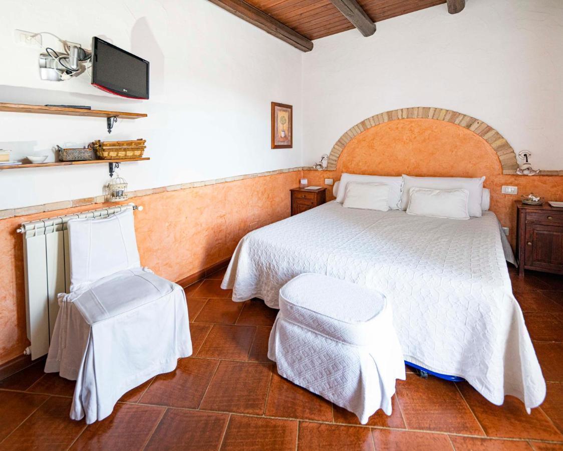 Sa Domu Sarda Suites - Bed & Breakfast Porto Columbu - Perd'E Sali Buitenkant foto
