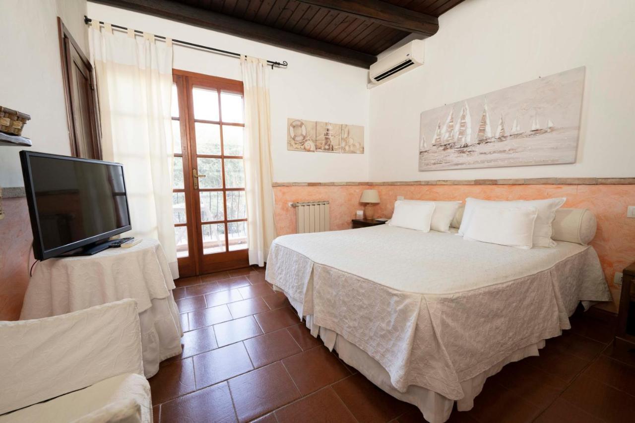Sa Domu Sarda Suites - Bed & Breakfast Porto Columbu - Perd'E Sali Buitenkant foto